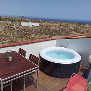 Golfsur-jacuzzi-privateparking-2bath-4bedroom-4tv-netflx-fastwifi Apartment San Miguel de Abona