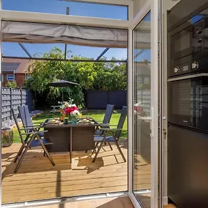 The Dodsworth Modern 4 Bedroom House, Sleeps 8 Holiday home York