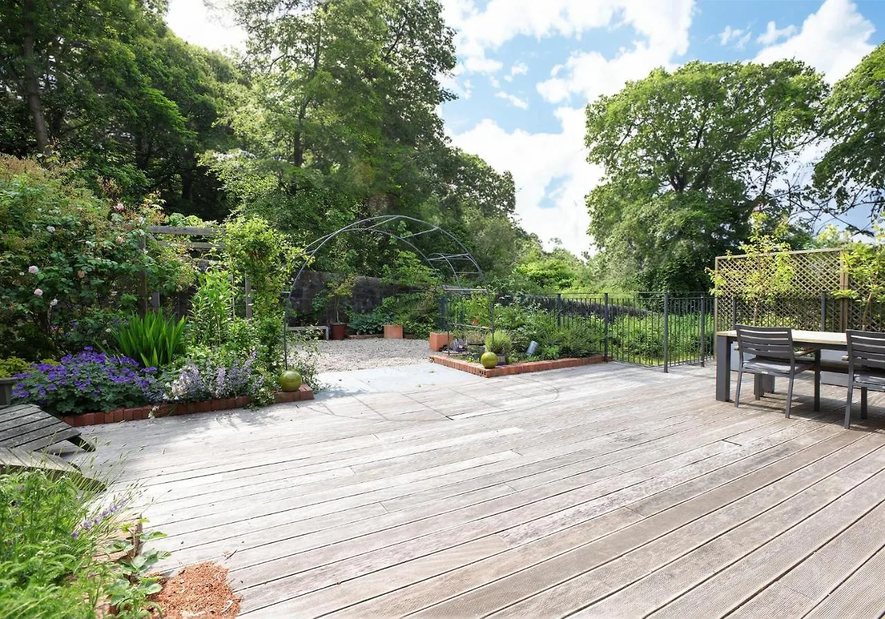 Kingswood Villa Edinburgh 0*,  United Kingdom