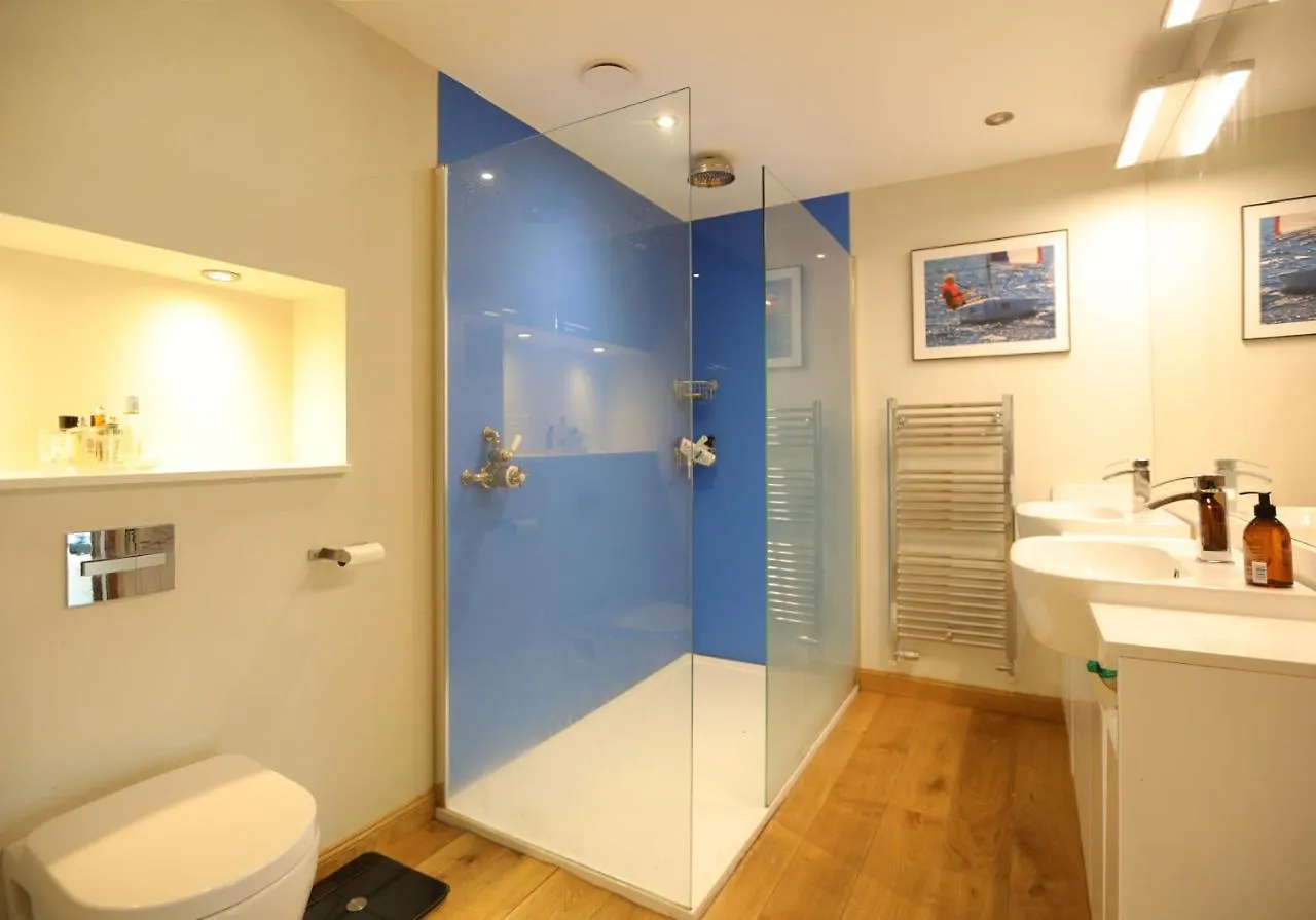 Kingswood Villa Edinburgh 0*,  United Kingdom